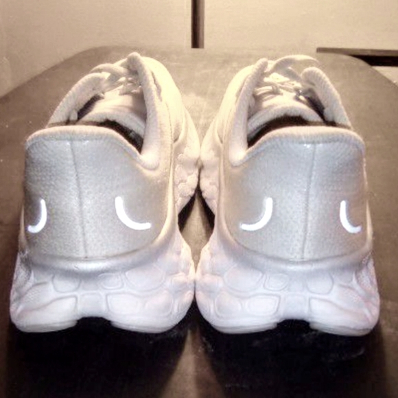 New Balance Women's Fresh Foam X More V4 Running Shoe - Picture 4 of 6